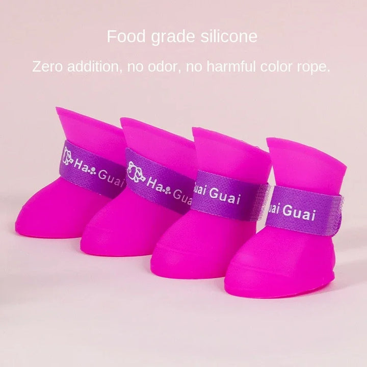 Pets-Shop. Four pink silicone pet shoes with purple straps, labeled "Guai Guai" on a light background. Shopets-Amazon.