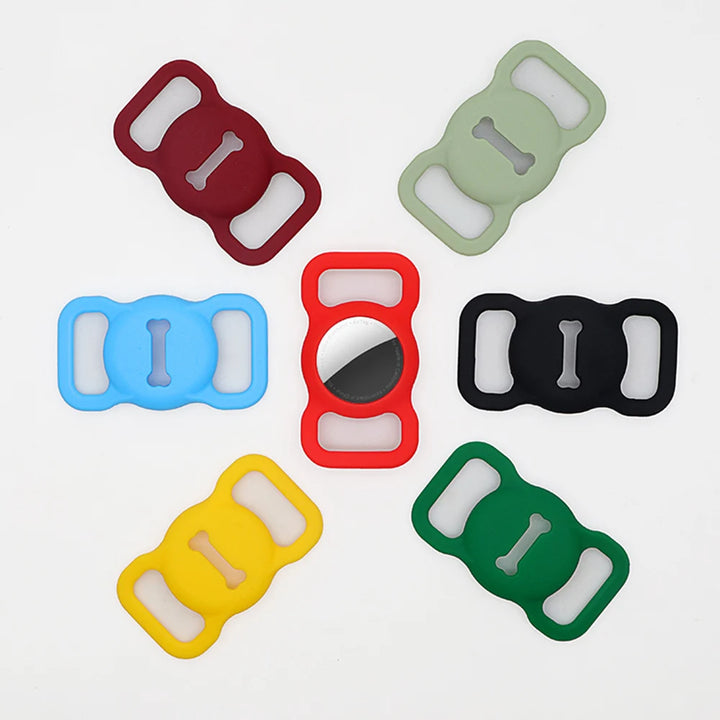 Pets-Shop. A collection of colorful silicone pet tag silencers in various colors arranged around a central metal pet tag. Shopets-Amazon.