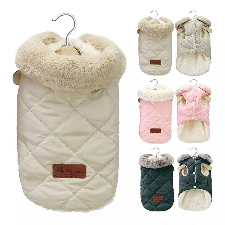 Pets-Shop: Variety of quilted pet coats with plush lining in beige, pink, green, and gray displayed on hangers. Shopets-Amazon.